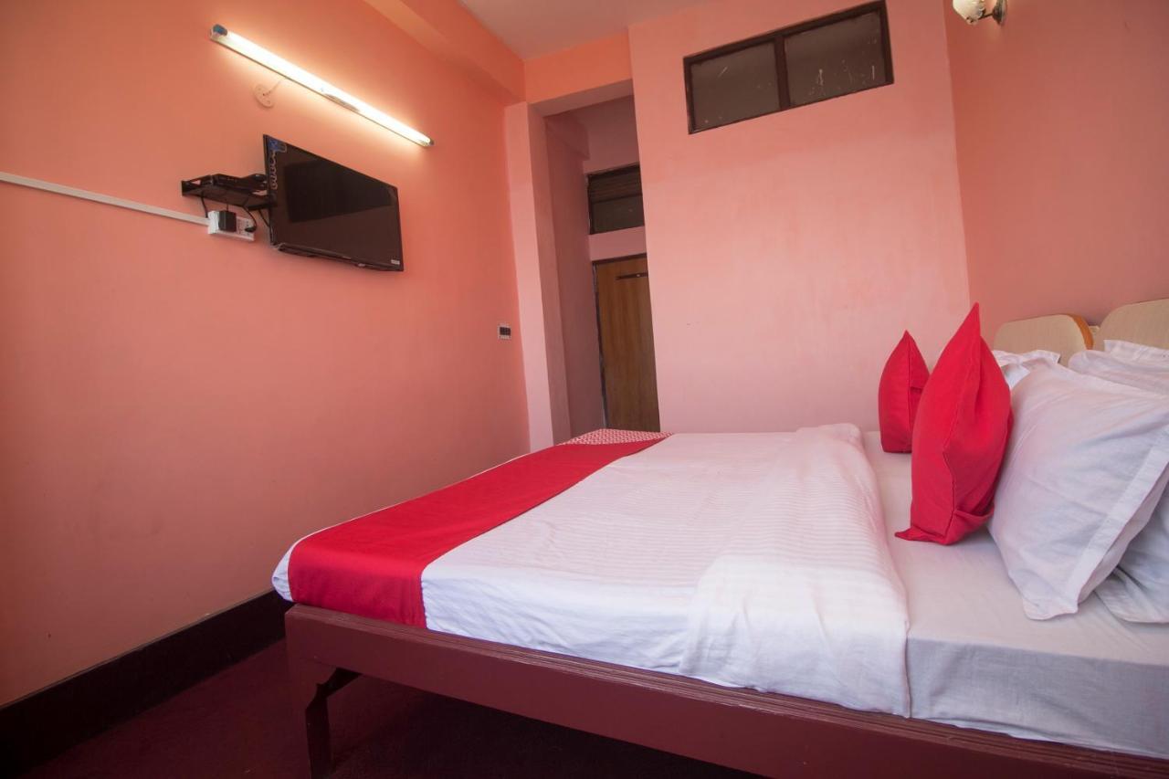 Oyo 23546 Pushpak Hotel ดาร์จีลิง ภายนอก รูปภาพ